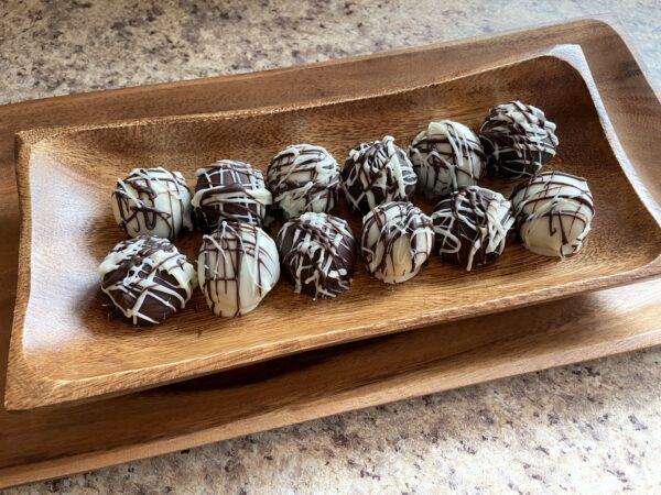 Beautiful and delicious Oreo balls to treat yourself or as a wonderful gift for someone you love.